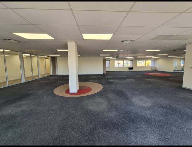 1,203M² OFFICE TO LET IN WOODMEAD